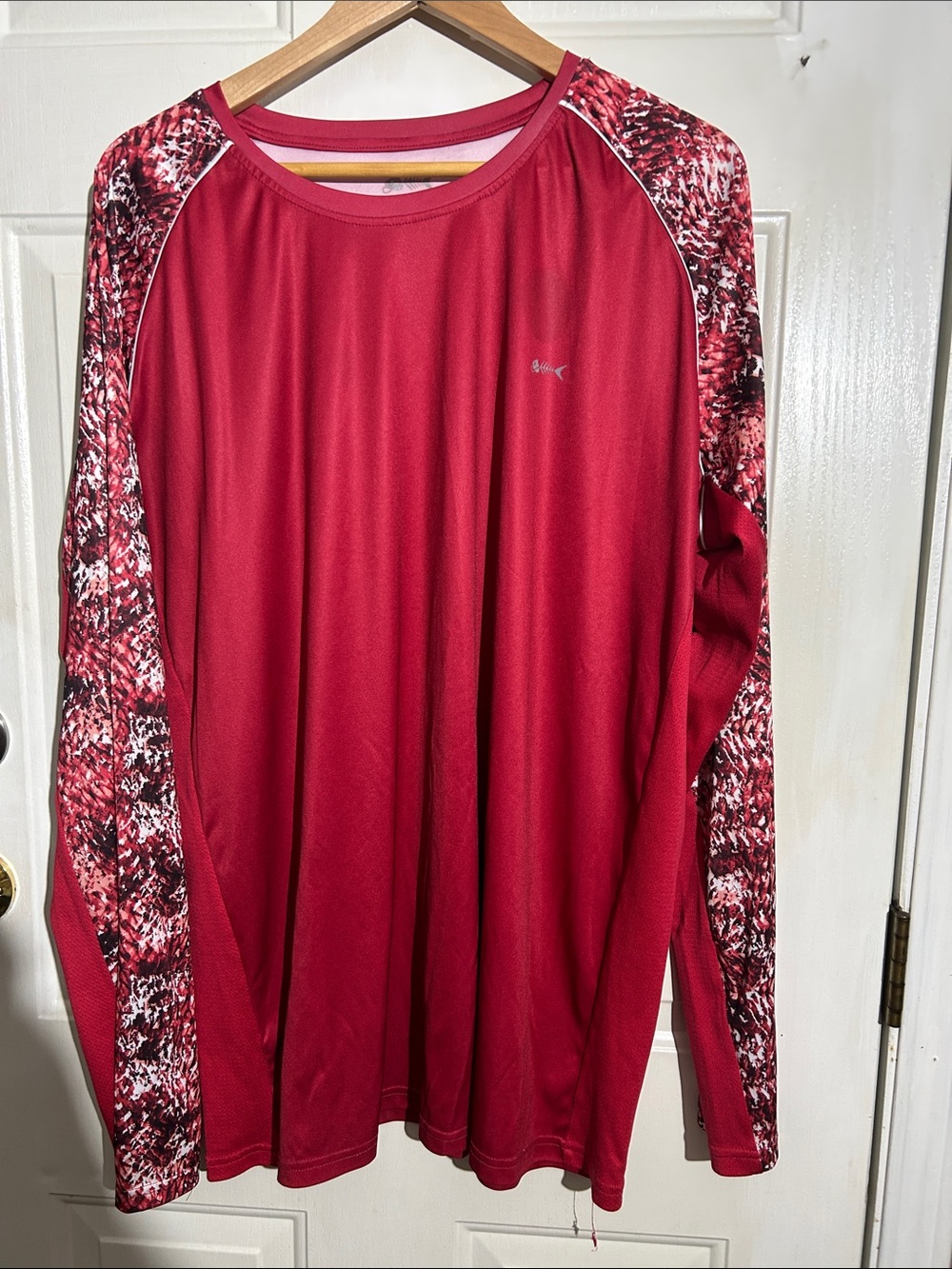 Silver Bait Long-Sleeve Performance Tee in Deep Red with Patterned Sleeves